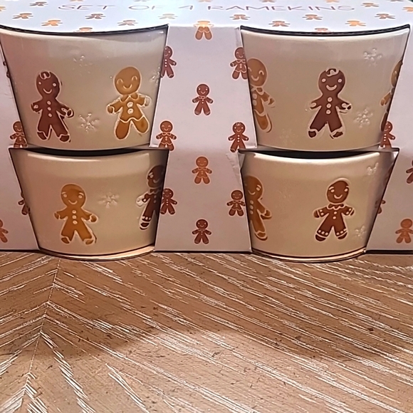 Gingerbread ramekins. - Picture 1 of 2